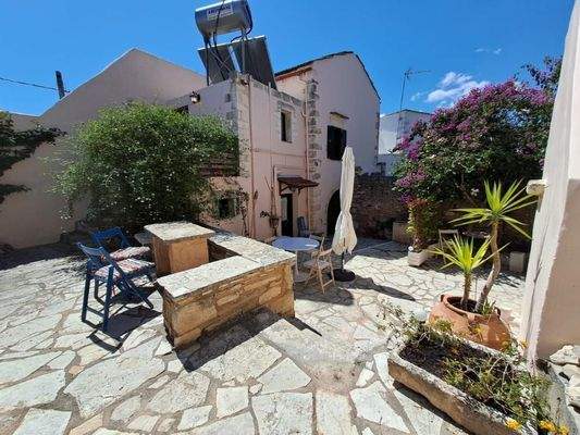 Kreta, Aspro: 3 Villen mit traditionellen Steinelementen und Bergblick zu verkaufen