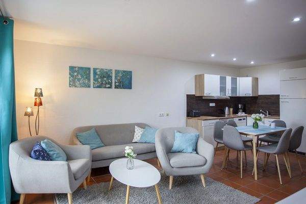 Ferienwohnung_D55_am_Bakenberg_auf_Ruegen_Essbereich_mit_Kueche