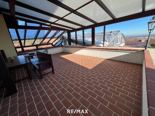 Erdgeschoss - überdachte Terrasse