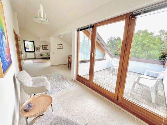 OG WohnzimmerDurchgang mit Blick auf Terrasse