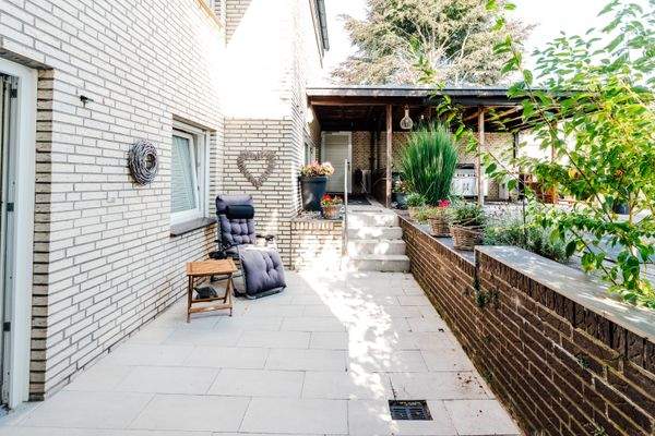 Eingang Büro / Pool