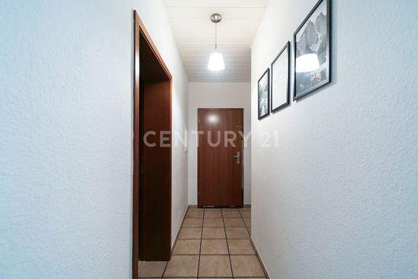 Flur mit Blick zur Eingangstüre