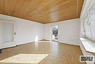 Wohnzimmer, Wände mit KI in weißer Farbe