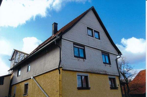 Giebelansicht mit Dorflinde