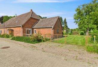 Voransicht mit Auffahrt