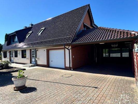 Ansicht Garage, Carport und Nebenräume