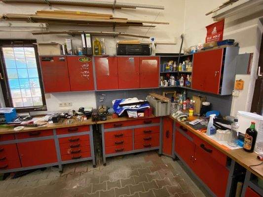 geräumige Garage und Werkstatt (1).jpeg