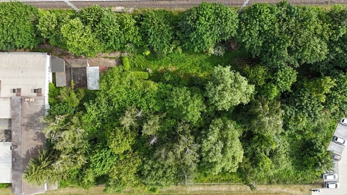 Luftbild mit angrenzendem Grundstück