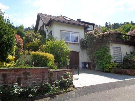 Hausansicht von der Straße