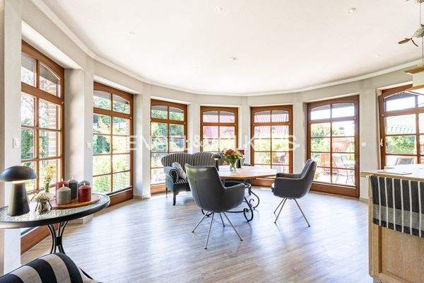 Der 180° Ausblick aus der Küche in den Garten