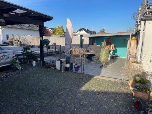 Überdachte Terrasse und Carport