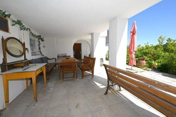 Überdachte Terrasse UG