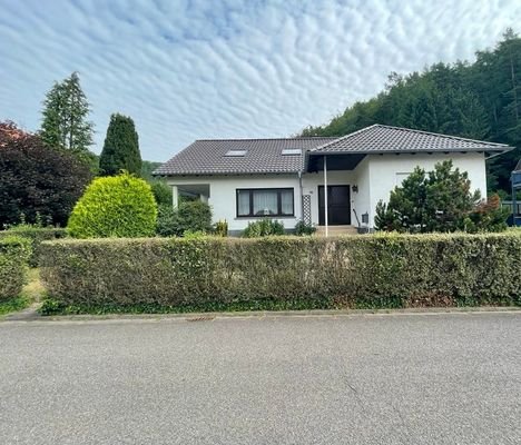 Haustüre, Wohnzimmer mit Balkon