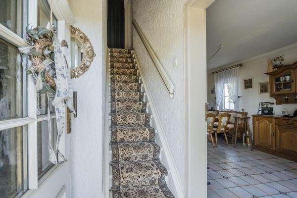 Diele mit Treppe ins Obergeschoss