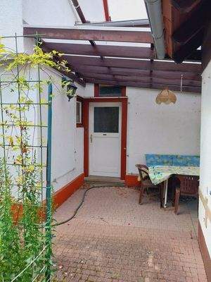 überdachter Eingang