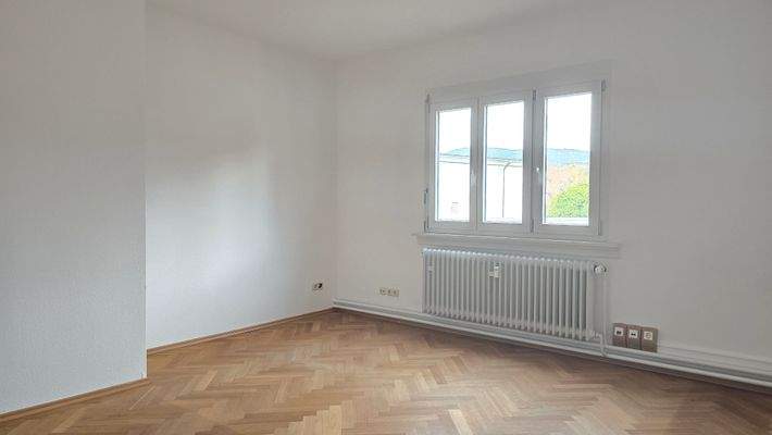 Weiteres Zimmer mit Parkettboden