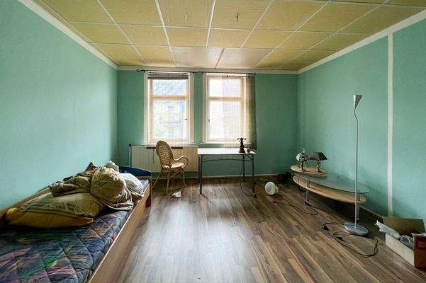 Großes Zimmer in zweiter Wohnung