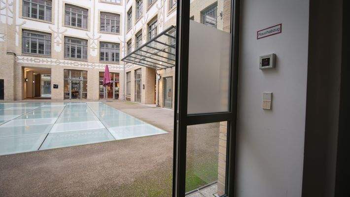 Tür zum Hof (behindertengerecht)