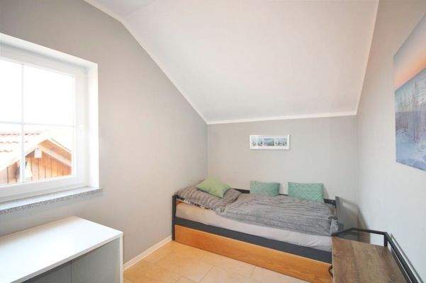 Ankleidezimmer/Büro (OG)