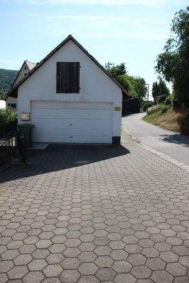 Garage und Stellfläche