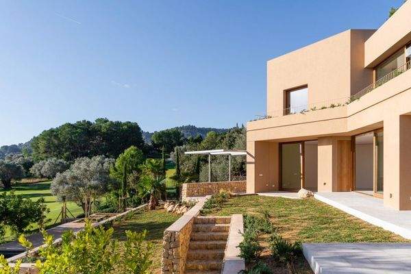 Moderne Villa mit Blick auf den Golfplatz zu verkaufen in Pollensa, Mallorca