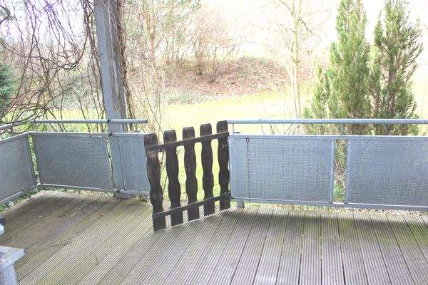 Balkon und Gartenfläche