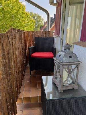 Eingang Einliegerwohnung mit Sitzgelegenheit