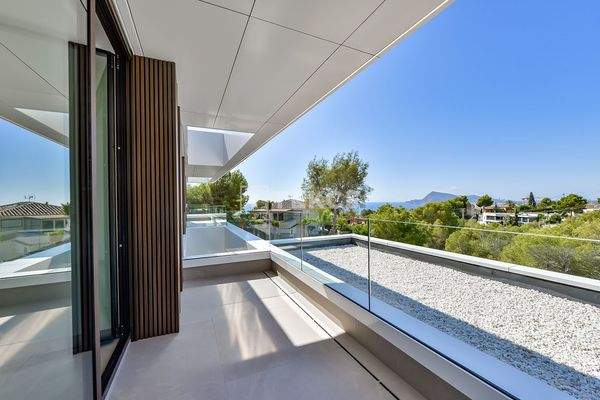 Detached Villa with Pool and Underground Parking in Altea Alicante