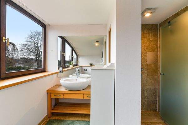 das dazugehörige En-Suite-Bad