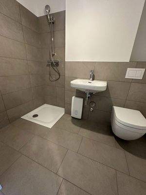 Bad (Duschwand folgt)