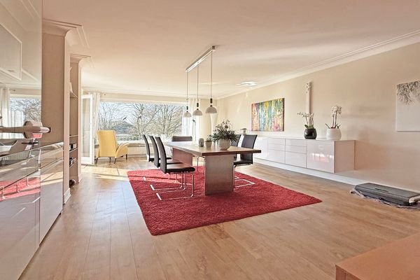 lichtverwöhntes Wohnzimmer