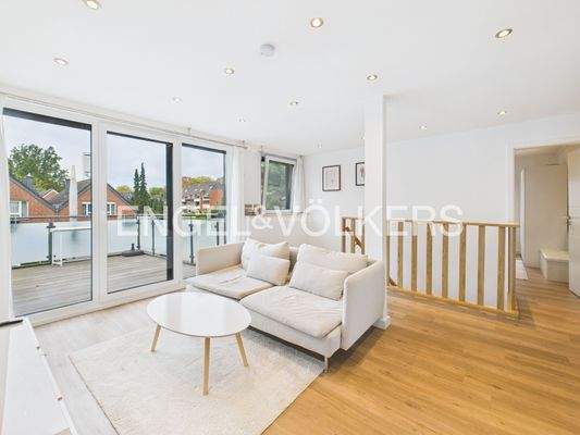 Wohnbereich mit Zugang Dachterrasse