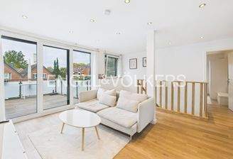 Wohnbereich mit Zugang Dachterrasse