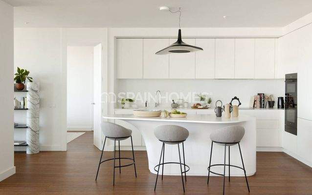 Eco-Friendly Properties with Pool and Gym in Barcelona