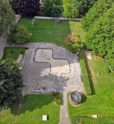 Kinderspielplatz auf dem Grundstück