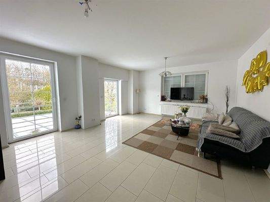 großzügige Wohnung iim Obergeschoss