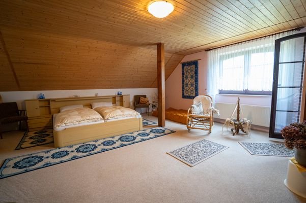 Schlafzimmer DG