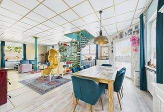 Esszimmer mit Wendeltreppe