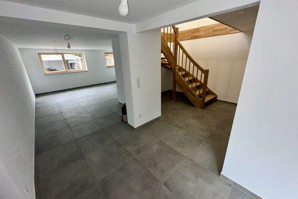 Diele mit Treppe ins OG