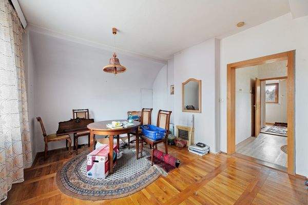 Großzügiges Schlafzimmer