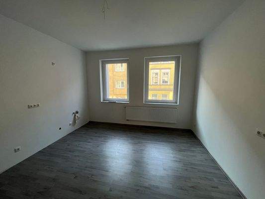 Helle Wohnung mit zwei Fenstern