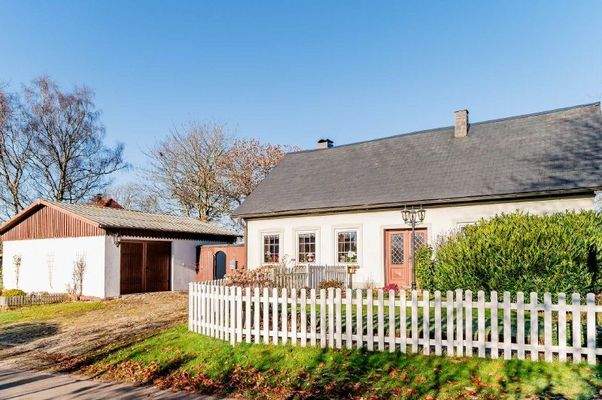 4 Eingang un Nebengebäude