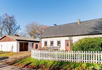 4 Eingang un Nebengebäude