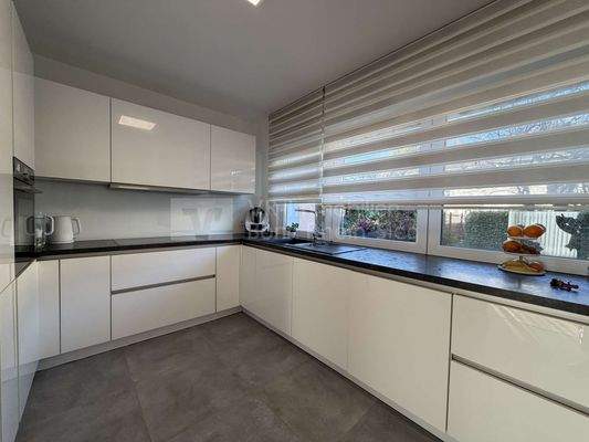 Hochwertige und moderne Einbauküche