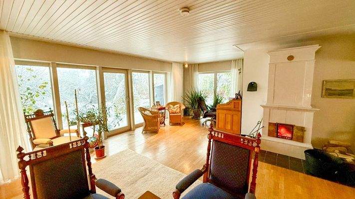 Wohn- und Esszimmer mit Kachelofen