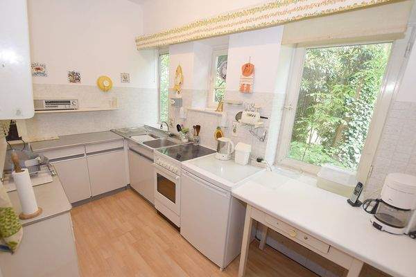 Küche und Bad im EG warten natürlich auf eine Modernisierung