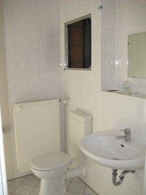 Bad mit Dusche und Wanne