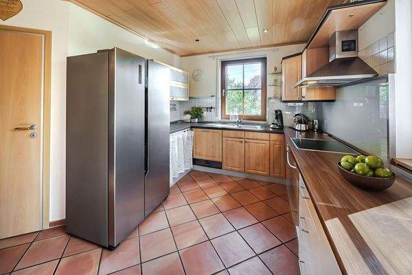 Küche mit Vorratsraum