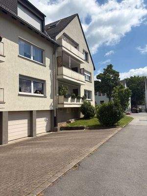 Aussenansicht  mit Balkon im DG