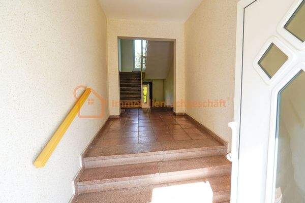 Hauseingang mit Treppe